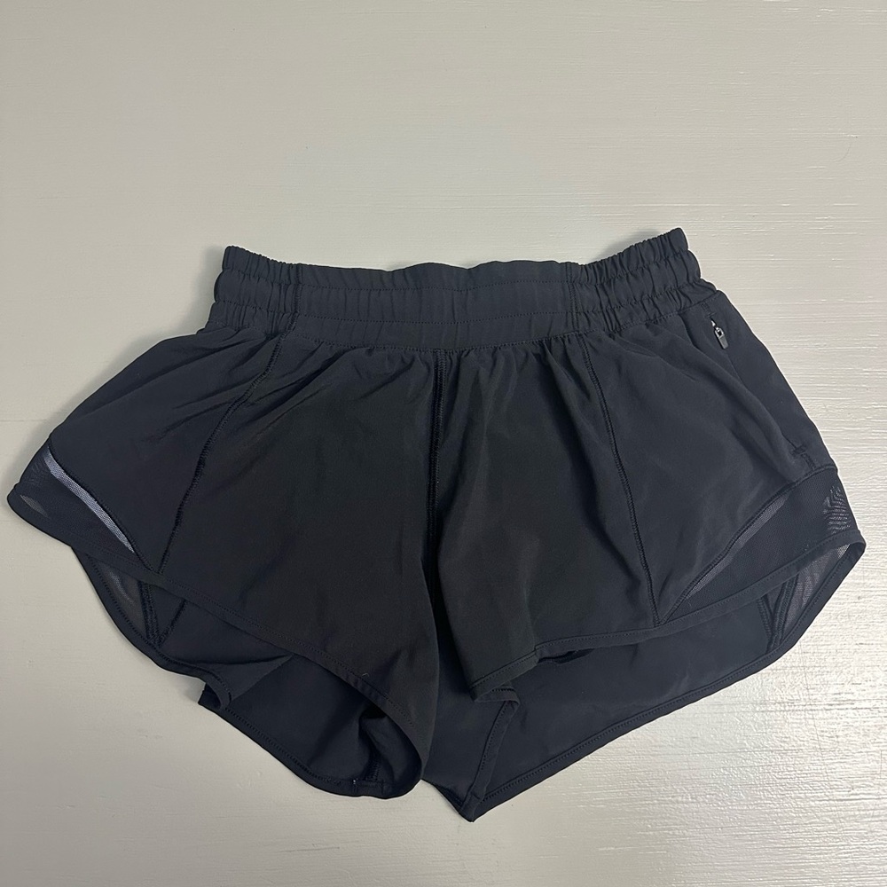 Lululemon Hotty Hot Short II *2.5" Size 4 EUC